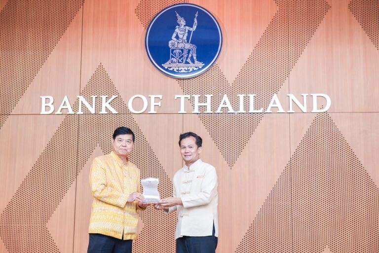 นายชุมพร พารา