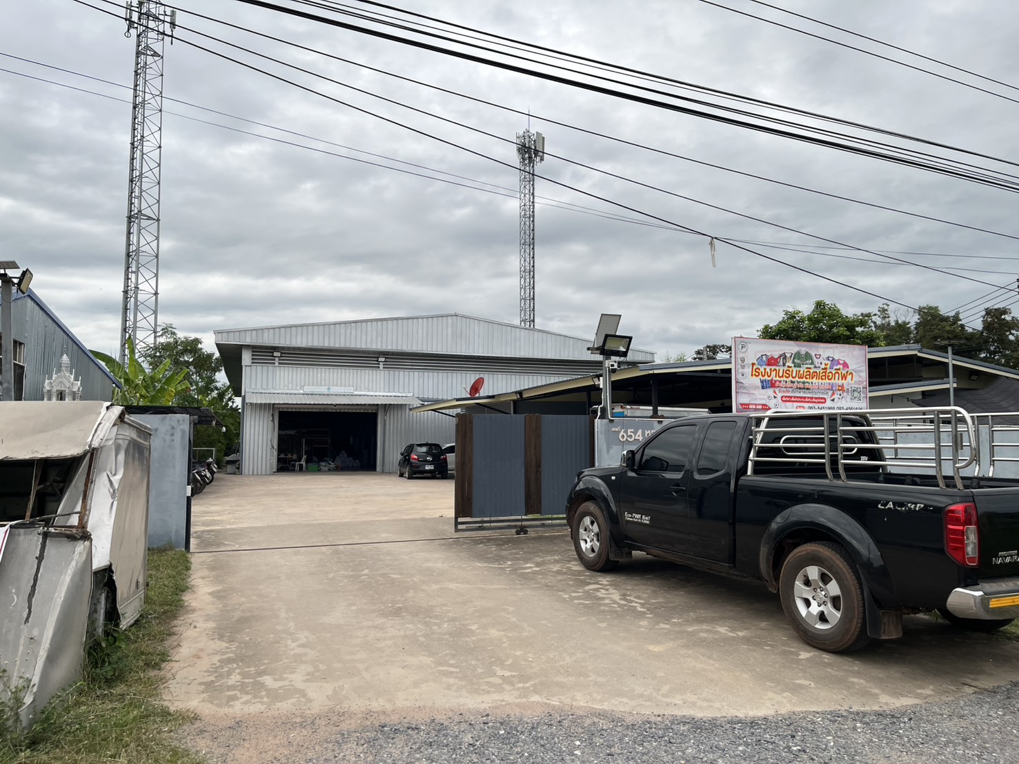 พนักงานซับลิเมซั่น (พนักงานห้องปรื้น) 1 อัตรา, พนักงานเย็บ 2 อัตรา