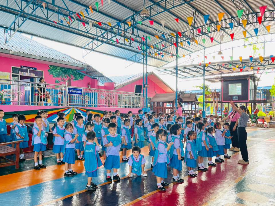 แม่ครัวประกอบอาหาร 1 อัตรา , แม่บ้าน 1 อัตรา